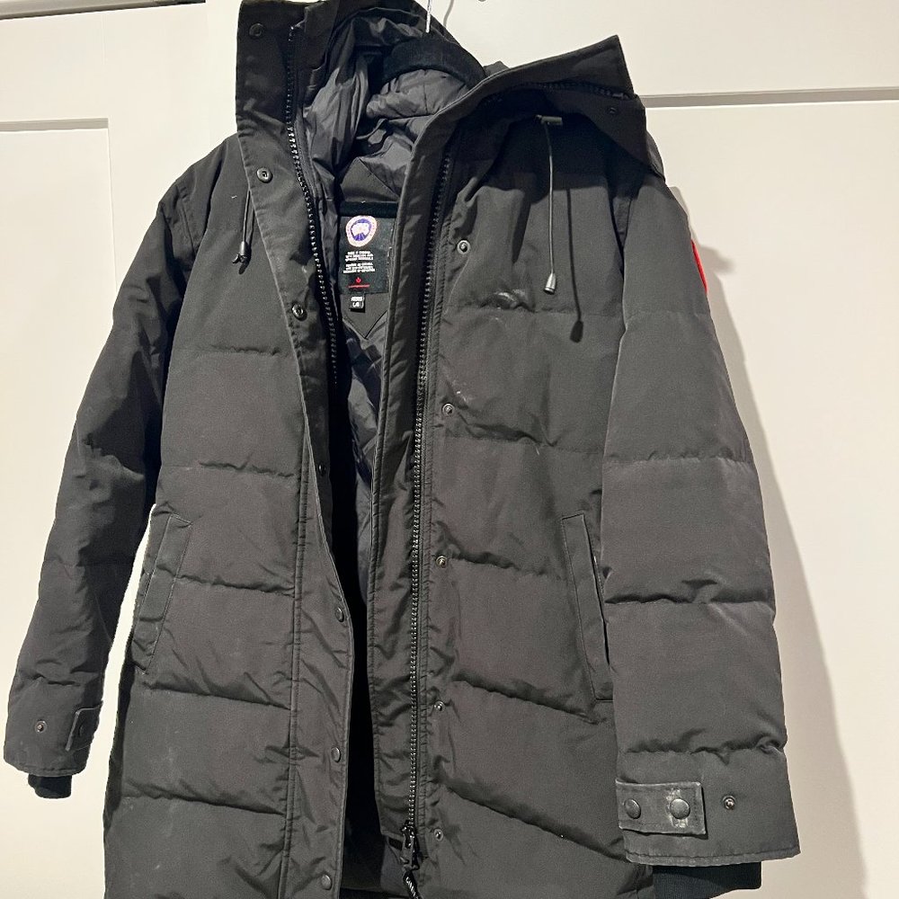 Canada Goose Women's Jackets in Black